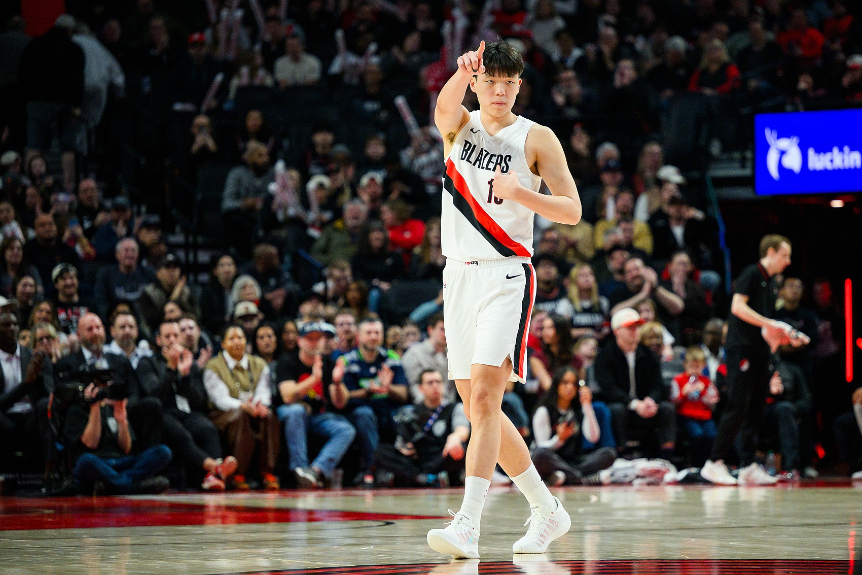 乐鱼娱乐平台-杨瀚森谈第一年打NBA感受：快 转换快&amp;节奏快&amp;要不停地折返跑